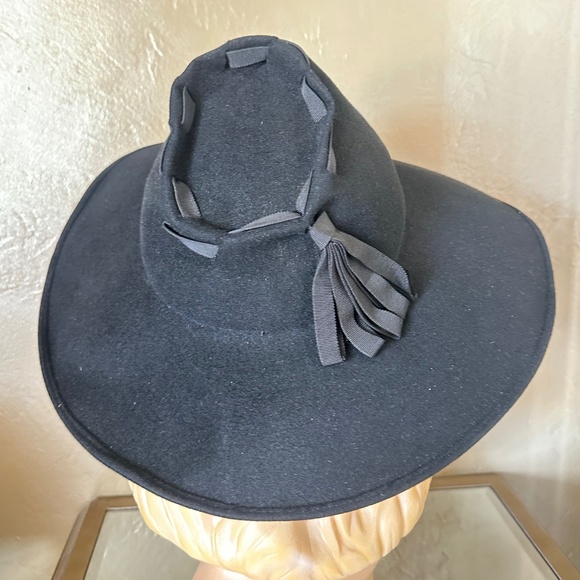 GRACEFUL 1940\'s BLACK FELT WIDE BRIM HAT + GROSGRAIN TRIM + CONICAL SHAPED CROWN